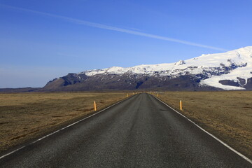Fototapeta na wymiar View on a road in the Vatnajökull National Park in Iceland.