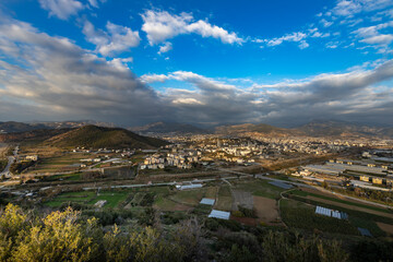 Obraz premium Panoramic shot of the city from the mountain, green landscape of the Turkish area.