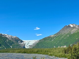 Obraz premium Glacier lake and mountains