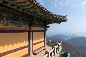 Fototapeta premium The exterior of a Buddhist temple on the mountain in Korea