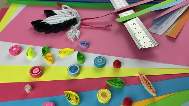 Colored paper and details with using the quilling technique