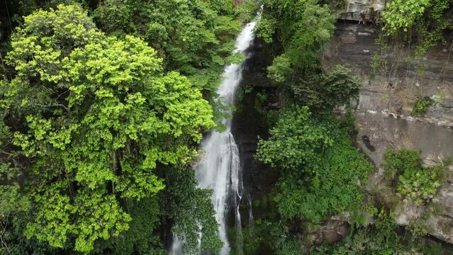 Cascadas de Santander, Colombia. Esta es la cascada Chorroalto, que se encuentra en el municipio del Hato, Santander. Las fuentes Hídricas mas hermosas de Colombia.