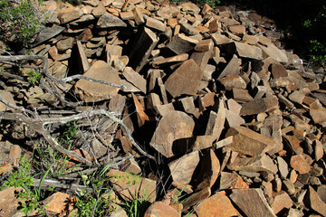 Willem Pretorius Reserve is the preserved ruins and artefacts of an old Leghoya (Ghoya) settlement. The Leghoya people of Southern Africa disappeared around the end of the 18th century after being con