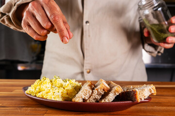 scrambled eggs and slices of artisan bread