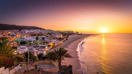 Crédence de cuisine en verre imprimé les îles Canaries Bask in the warm glow of sunset at Morro Jable, Fuerteventura, where golden sands meet tranquil Atlantic waters—a photographer dream