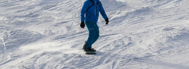 Mn snowboarding down a ski slope