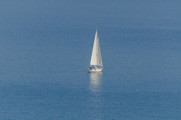 Obraz premium yacht sailing the sea, clear sky and blue water, recreational sport