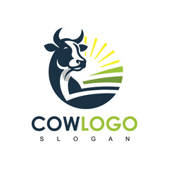 Obraz premium Cow Logo. Cow farm logo design vector. Vintage Cattle Angus Beef logo