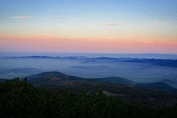 Sunrise. Karpach. Snezka. Sněžka.Giant Mountains. Mountains.Poland. Mountain peaks. Wildlife. fog in the mountains.