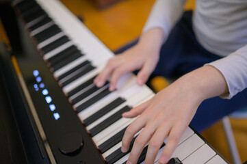 Obraz premium Boy with chickenpox playing piano