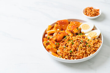 Korean instant noodles with Korean rice cake and fish cake and boiled egg