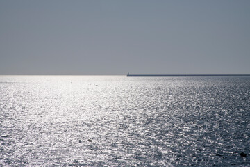 Fototapeta premium Seascape with the horizon on a sunny day