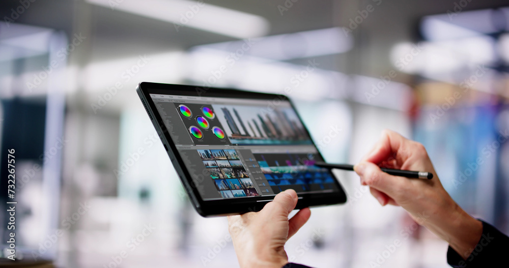 Aufkleber Video Editor Or Designer Using Editing Software Tech