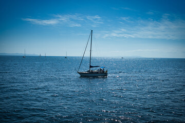 Fototapeta premium 青い海と青い空の夏のバカンス