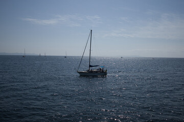 Fototapeta premium 青い海と青い空の夏のバカンス