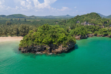 Seaside islands, clear waters and pristine forests