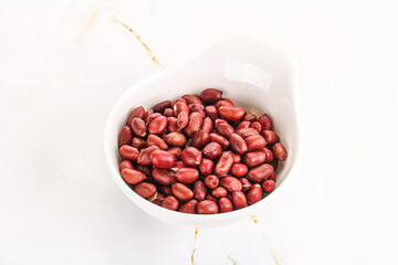 Raw peanut heap for roast