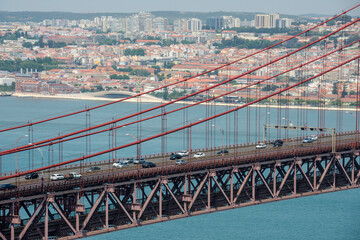 Detalle del puente 25 de Abril sobre el río Tajo en Lisboa, Portugal