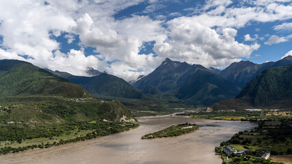 Fototapeta na wymiar lake in the mountains, Tibet China