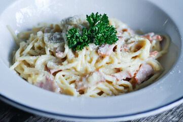 spaghetti , pasta or spaghetti carbonara or pasta carbonara