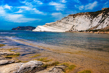 Fototapeta na wymiar Scala dei Turchi, a rocky cliff on the coast of southern Sicily,