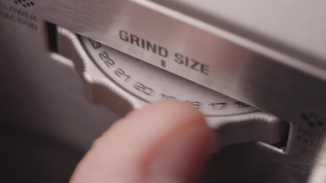 Coffee espresso machine grinder grind size setting