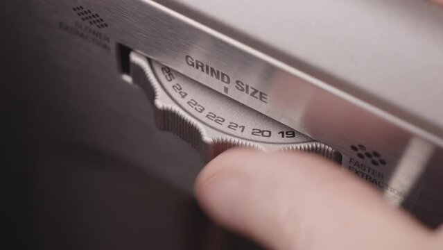 Coffee espresso machine grinder grind size setting