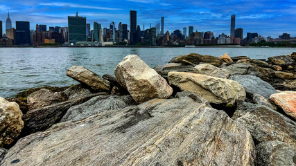 The New York skyline from the Long Island pier and observation deck is a large island that extends from the east of the Big Apple (USA).