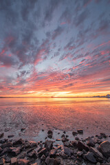 Fototapeta na wymiar Beautiful sunset on the beach and beautiful clouds in the sky 
