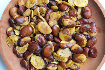 Kacang koro, or jack bean. Cooked and served with salt. Indonesian snack