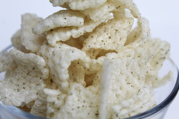 Crackers in net shape, in transparent glass bowl. isolated on white background