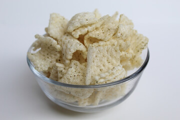 Crackers in net shape, in transparent glass bowl. isolated on white background