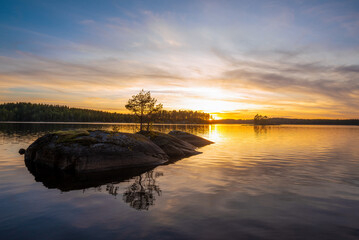 A lake in Tiveden nationalpark in Sweden - obrazy, fototapety, plakaty