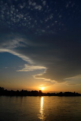 Obraz premium Sonnenuntergang an der Drau bei Ptuj