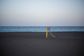 Paisaje veraniego en la playa de arena negra, portería para jugar en la playa, Fuerteventura,...