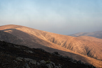 Montaña sin vegetación © jordirenart
