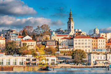 Naklejka premium Belgrade's skyline boasts historic churches and modern architecture, framed by the picturesque rivers Danube and Sava.
