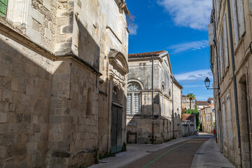 Rue pittoresque de Saintes, Charente-Maritime