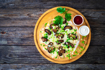 Vietnamese pizza - rice pepper omelet on wooden table