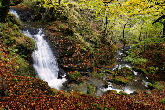 Uguna waterfalln in autumn