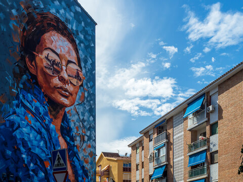 Fuengirola, M&aacute;laga, Espa&ntilde;a. Grafitis de diferentes autores en las fachadas de los viejos edificios del barrio del Boquetillo formando el Paseo de los Murales