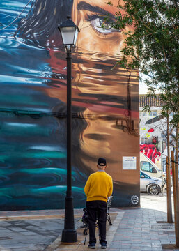 Fuengirola, Málaga, España. Grafitis de diferentes autores en las fachadas de los viejos edificios del barrio del Boquetillo formando el Paseo de los Murales