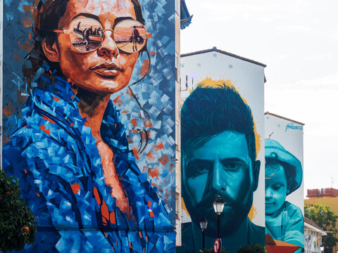 Fuengirola, M&aacute;laga, Espa&ntilde;a. Grafitis de diferentes autores en las fachadas de los viejos edificios del barrio del Boquetillo formando el Paseo de los Murales
