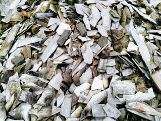 In the picture are cement waste and white tiles from the demolition and destruction of house walls and various cement waste.