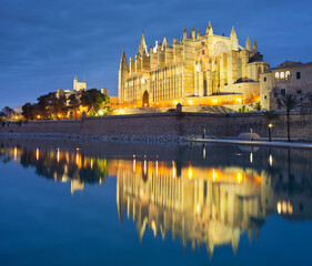 Fototapeta na wymiar Spanien, Mallorca, Catedral de Palma de Mallorca, Wasser