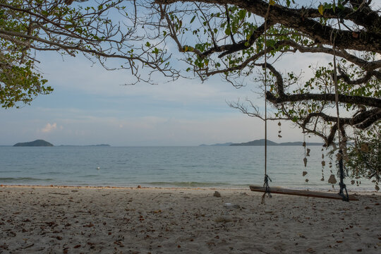Strand in Thailand mit Schaukel