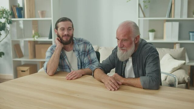 Family conversation: young and elderly men talk about life, psychological support for each other, cross-generational dialogue, heartfelt consolation, advice and wisdom, warm communication