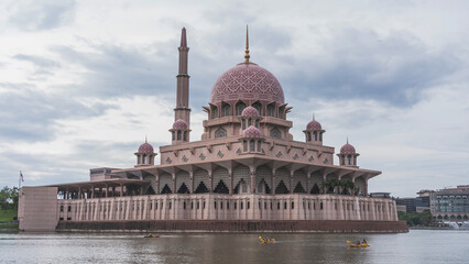 Fototapeta na wymiar mosque, Putrajaya, Malaysia