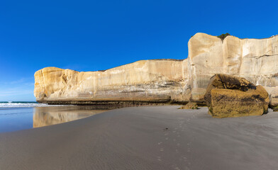 White sandstone cliffs at the Tunnel beach in Dunedin