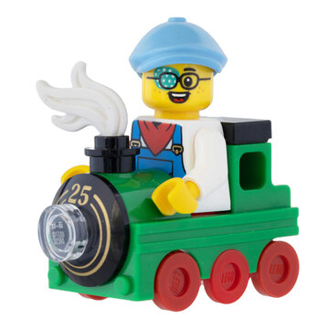 Dortmund - Deutschland 9. Februar 2024 - Lego Minifigure Junge in einer Eisenbahn	